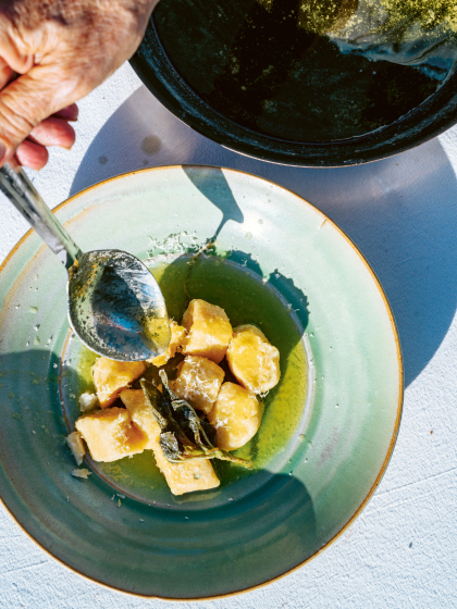 Italien by NENI Rezept Gnocchi mit Salbeibutter