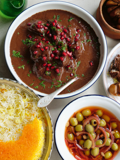 Fesenjoon Hähnchenfilet in einer Granatapfel-Walnuss-Sauce