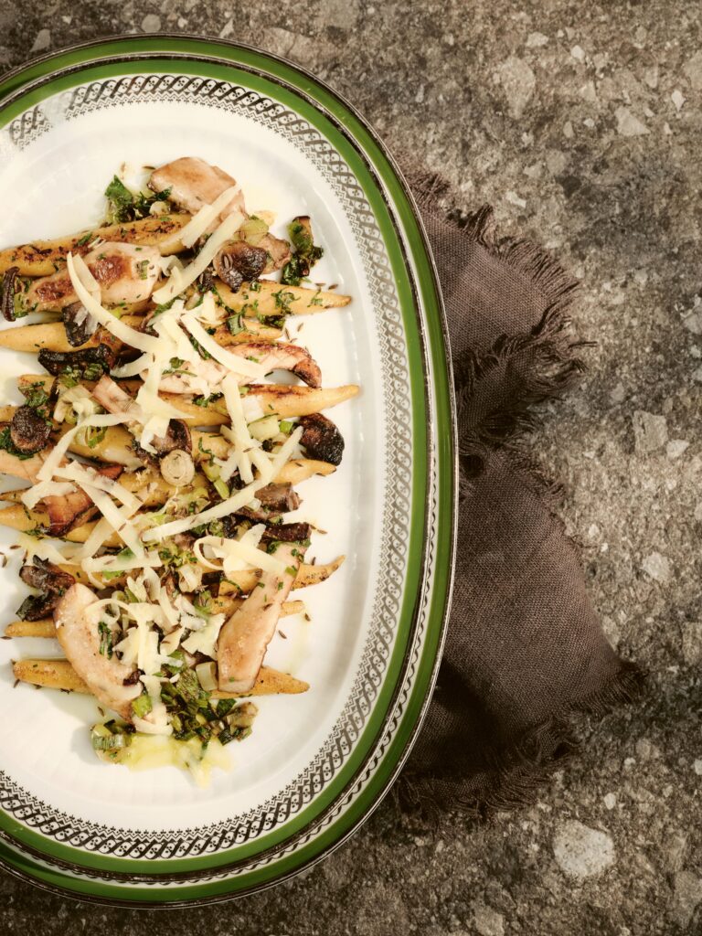 Schupfnudeln mit Kräuterseitlingen aus "Meine Tiroler Welt" von Viktoria Fahringer - wien.immer